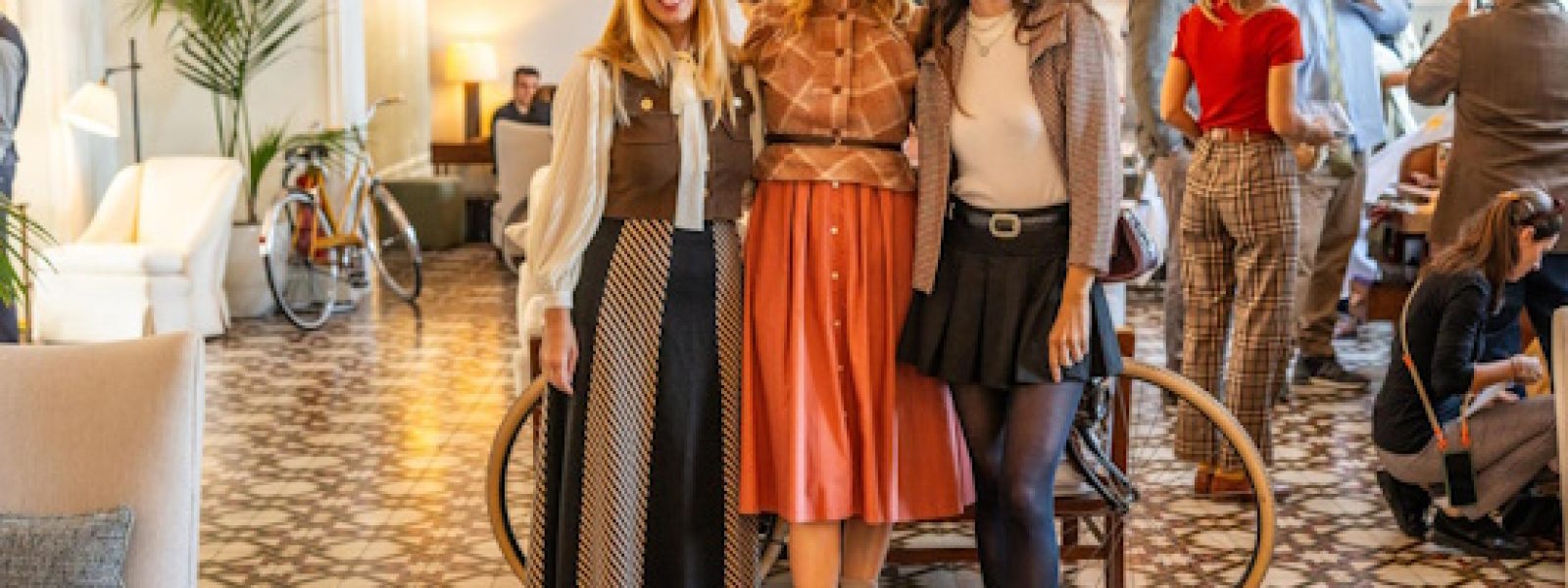 Weekend in Tweed: Οι Σπέτσες κατακλύστηκαν από κλασικά ποδήλατα και vintage εμφανίσεις