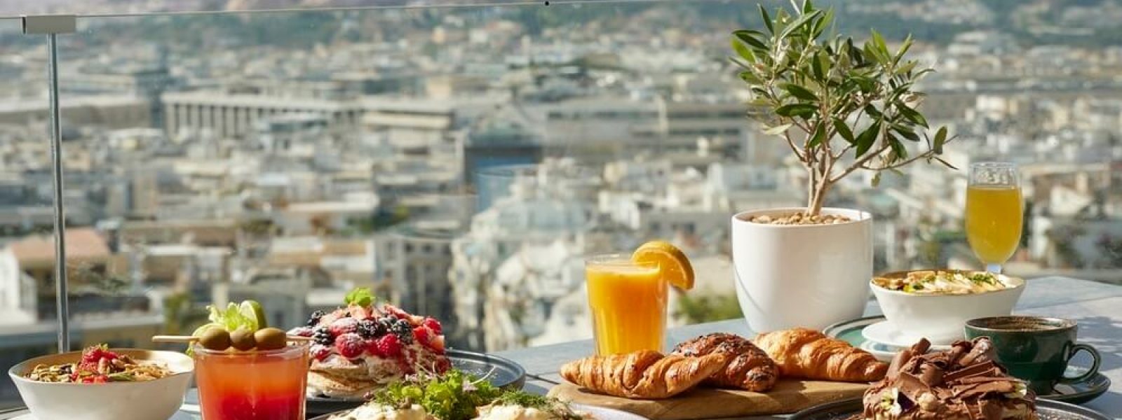 divFriends-family-wellness-brunch Friends & family wellness brunch στο St. George Lycabettus Hotel