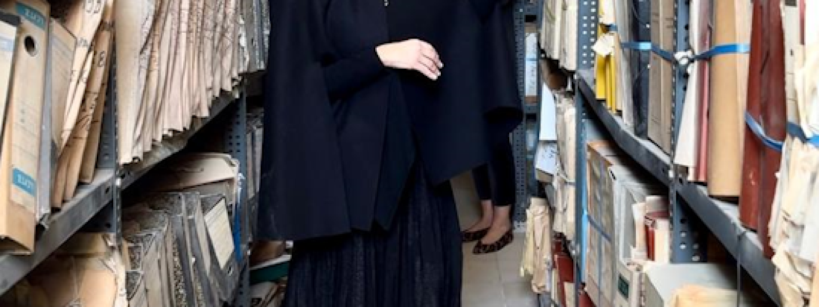 i-olga-kefalogianni-sto-ktirio Η Όλγα Κεφαλογιάννη στο κτήριο όπου φυλάσσεται το αρχείο του ΕΟΤ