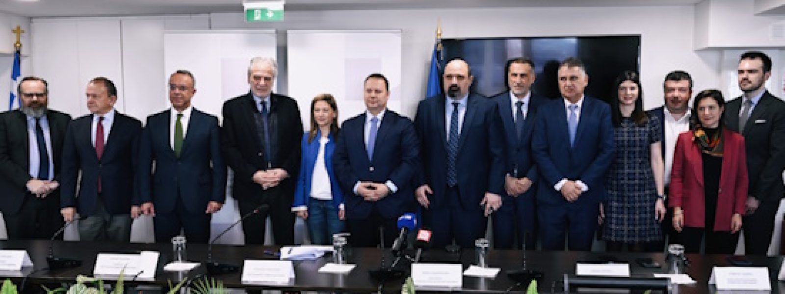 ipografi-simvasis-95-ekat.-evro Υπογραφή σύμβασης 9,5 εκατ. ευρώ για την αποκατάσταση του Λιμένα Βόλου