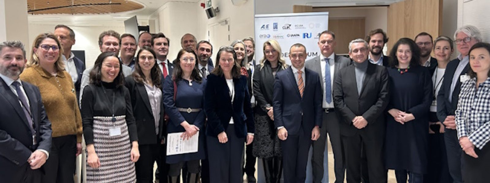 o-epitropos-tzitzikostas-ke-Eirovouleftes Ο Επίτροπος Τζιτζικώστας και Eυρωβουλευτές συνεργάζονται με τον Τομέα Tαξιδίων και Tουρισμού για ένα Βιώσιμο Μέλλον