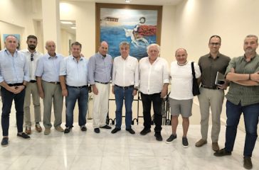 sinantisi-periferiarchi-kritis-me-ti