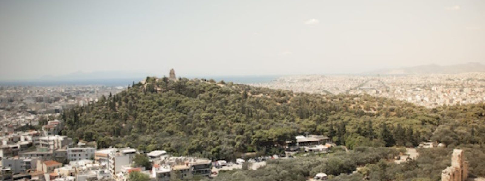 Σταθεροποιείται η απόδοση των Airbnb στην Ελλάδα – Τι δείχνει ο Αύγουστος για την Αθήνα